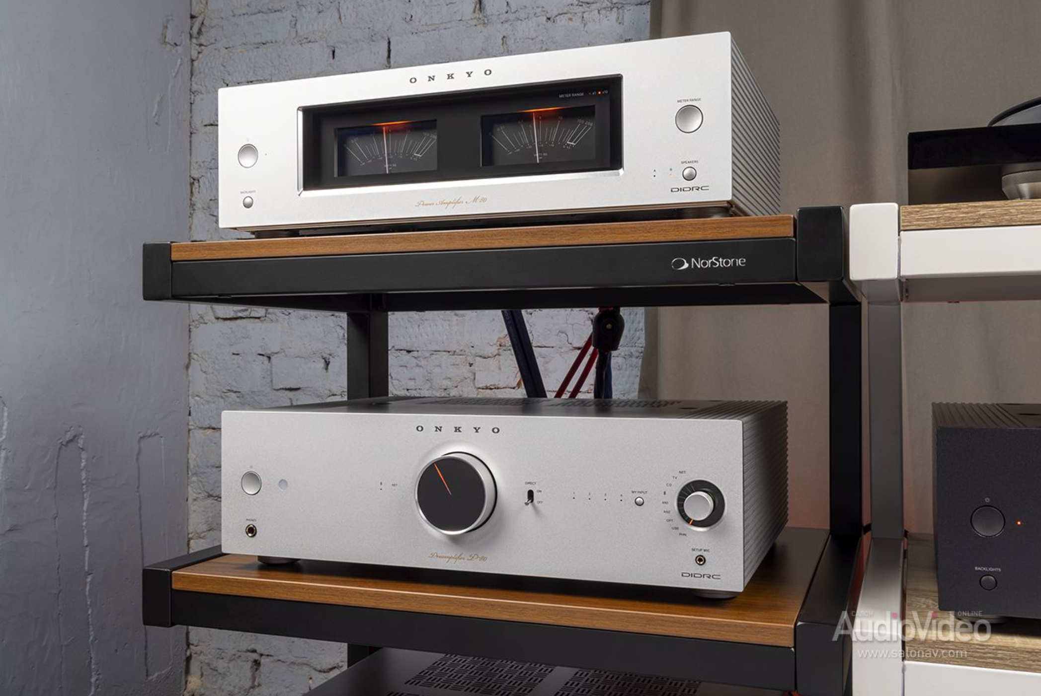 Предварительный усилитель Onkyo Icon P80 и оконечник M80