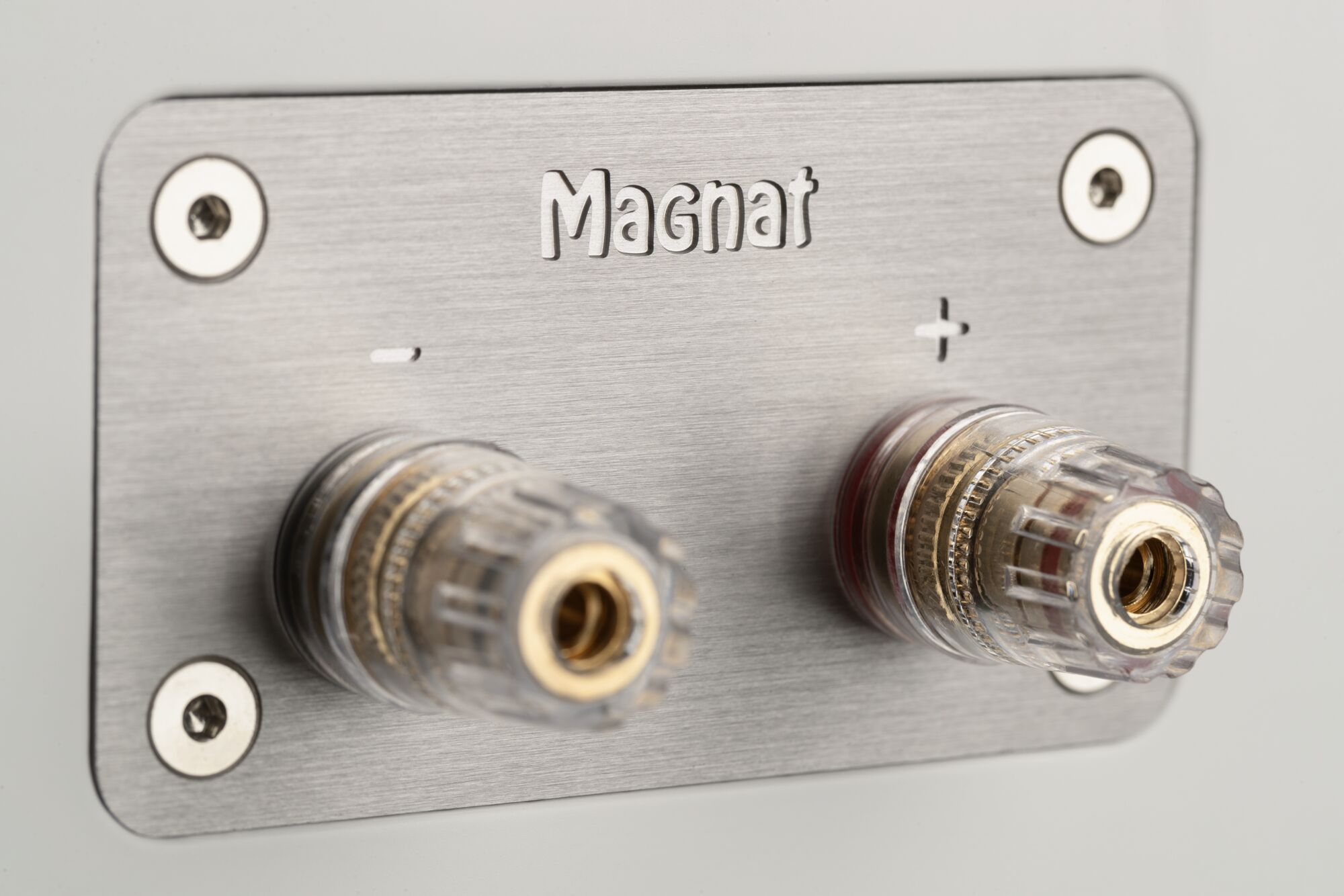 картинка Magnat Signature Edelstein White Симпл дистрибьюшн